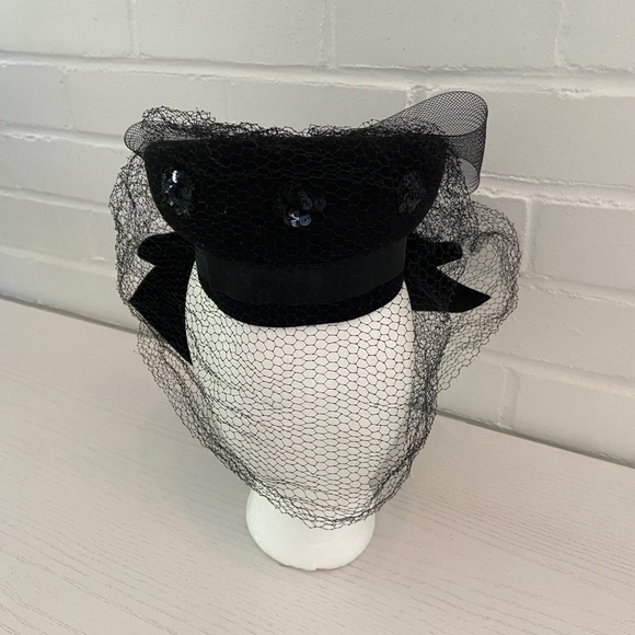 Womens Classic Vintage Elegant Black Veiled With Pearl Pin Church Fascinator Hat - Picture 7 of 10